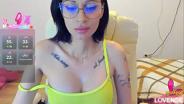 kissnicol32 online show from January 18, 5:42 pm