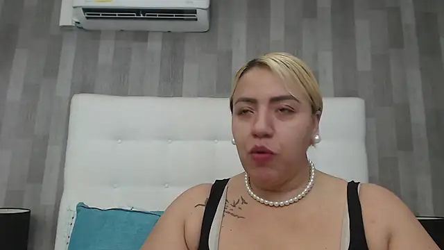 LeahMillerr online show from March 26, 12:51 pm