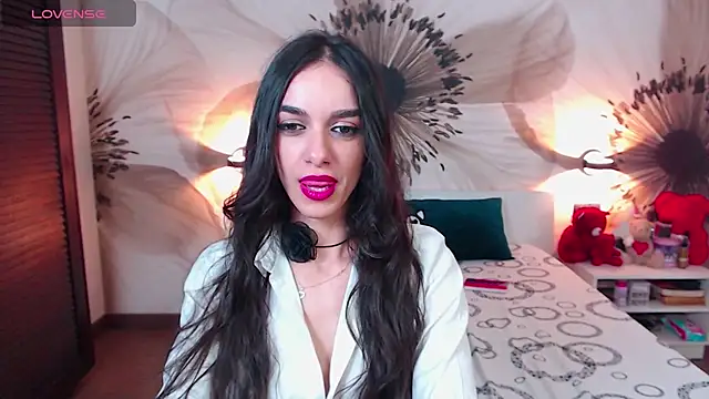 KatherineBisou online show from May 6, 8:46 pm