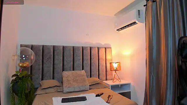 SamanthaSmithx online show from March 18, 12:59 am