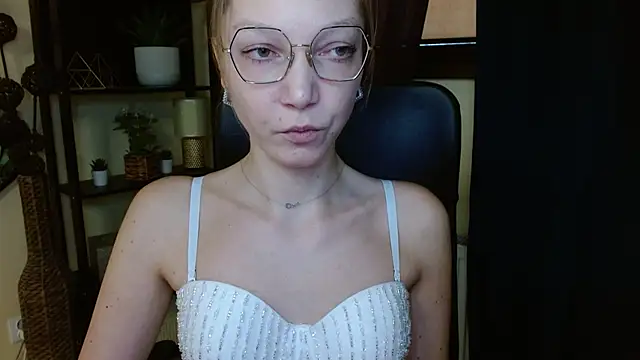 EmillyPlay online show from February 14, 8:16 am