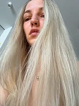 Adelina0001 online show from May 18, 2:43 am