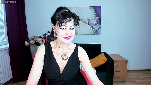 Silvia Wallec online show from May 6, 5:44 am