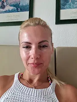 Snapshot of Eyes_Angel chatting on September 27, 3:30 pm Eyes Angel online show from September 27, 3:30 pm