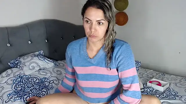 Snapshot of Chantal_hott chatting on September 24, 8:19 pm Chantal hott online show from September 24, 8:19 pm