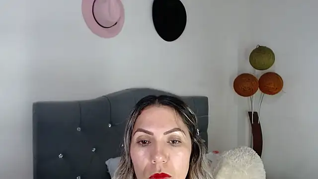 Chantal hott online show from May 9, 9:28 pm