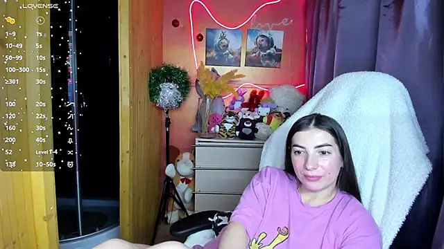 Fiery Brunette  online show from January 8, 8:40 am