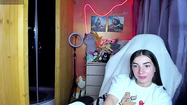 Fiery Brunette  online show from May 19, 10:44 am