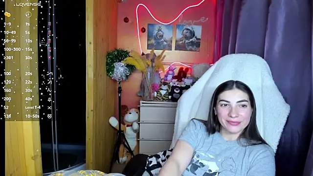 Fiery Brunette  online show from January 13, 5:06 pm