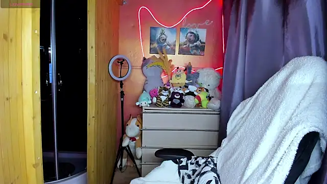 Fiery Brunette  online show from March 11, 2:05 am