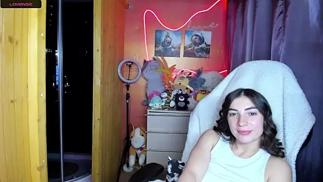 Fiery Brunette  online show from May 24, 4:39 pm