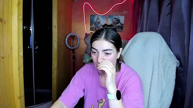 Fiery Brunette  online show from April 8, 4:58 am