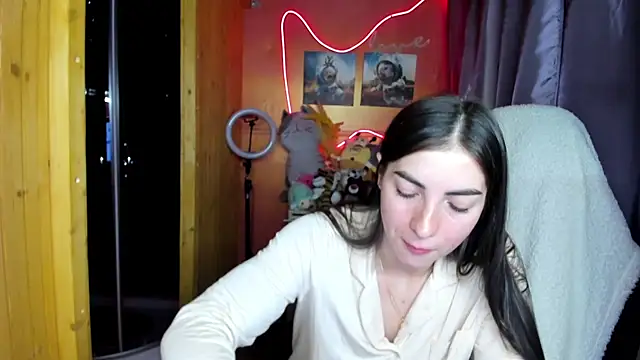 Fiery Brunette  online show from May 17, 7:18 am