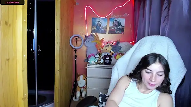 Fiery Brunette  online show from May 25, 4:50 pm