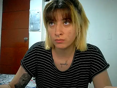 Mia foster1 online show from May 14, 2:06 am