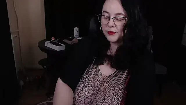 poshmistress online show from December 4, 5:32 am