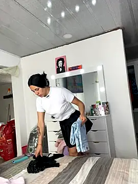 hannahb-e online show from September 12, 4:14 pm