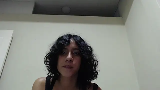 AlinaWoolf  online show from May 19, 3:35 am