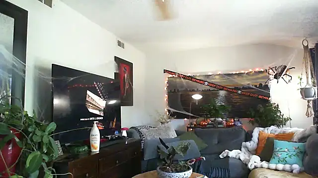 CeceilaMoon online show from October 27, 3:40 pm