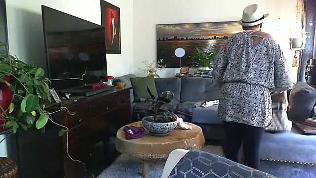 CeceilaMoon online show from October 16, 3:25 pm