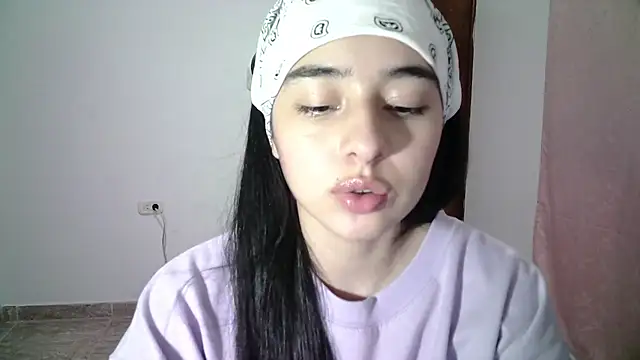 Snapshot of aineangeel chatting on October 2, 1:21 am aineangeel online show from October 2, 1:21 am