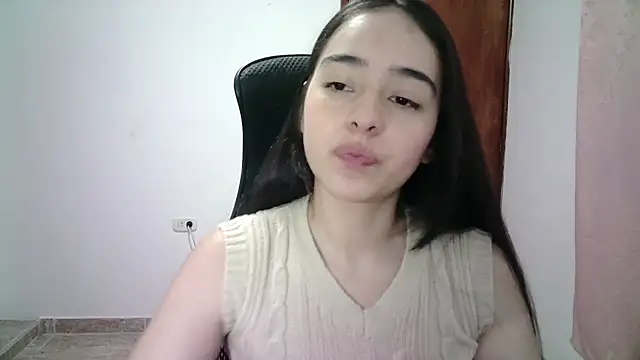 Snapshot of aineangeel chatting on October 1, 1:21 am aineangeel online show from October 1, 1:21 am