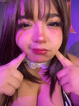 CharlotteMillers online show from April 5, 3:05 am