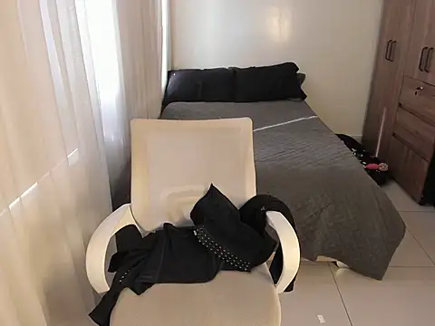 kiaraowen online show from May 23, 8:40 pm