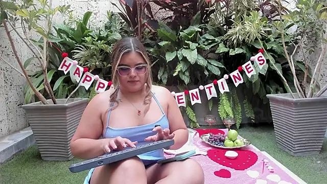 EVELIN MASON online show from February 14, 8:33 pm