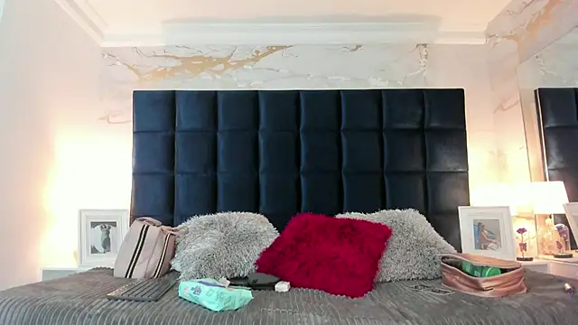 EVELIN MASON online show from November 7, 8:25 pm