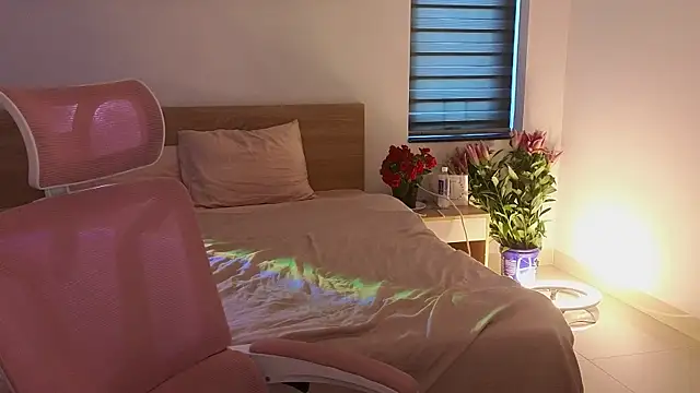 YasmineWest online show from May 17, 7:07 am