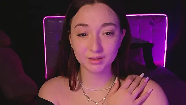 YasmineWest online show from November 28, 9:01 am