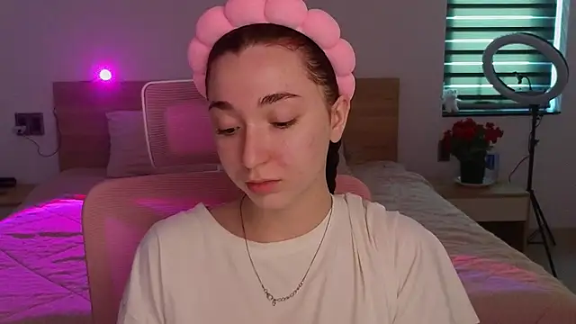 YasmineWest online show from May 8, 12:47 am