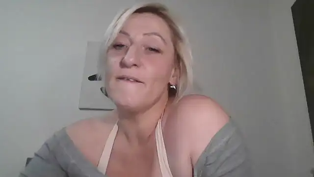 Sexyycattt online show from June 4, 9:08 pm