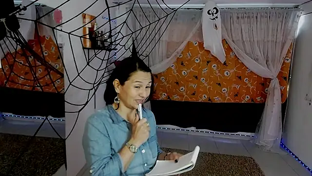 Latin Lola online show from October 28, 6:03 pm