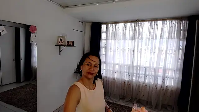 Latin Lola online show from May 20, 8:06 pm