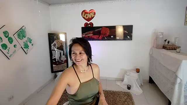 Latin Lola online show from May 4, 8:12 pm