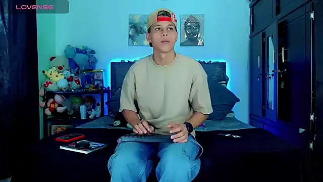 Liamscott  online show from October 25, 7:43 pm