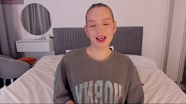 CassieRayss online show from November 12, 8:45 am