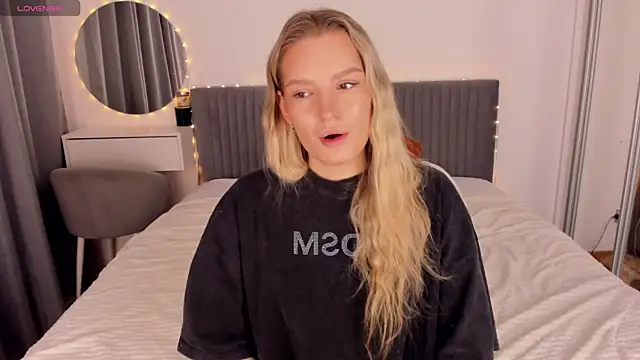 CassieRayss online show from May 16, 8:39 am