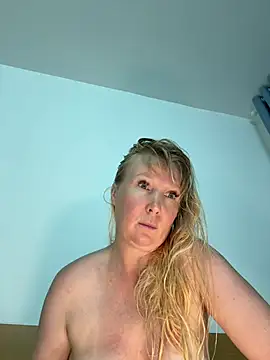 EmmaInLove23 online show from May 10, 11:12 am