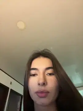 Coralinee 01 online show from May 26, 11:15 pm