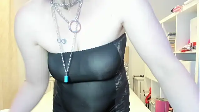 emmita69  online show from May 13, 2:28 am