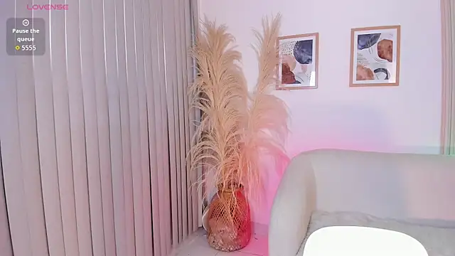 charlotte es online show from November 24, 7:05 pm