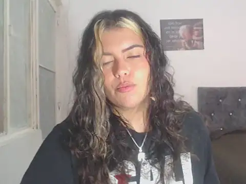Snapshot of sweetkitty_16 chatting on October 2, 5:34 am sweetkitty 16 online show from October 2, 5:34 am