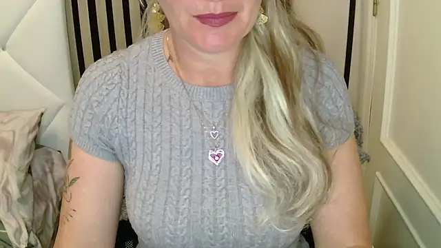 xxNoeliaxx online show from March 21, 8:19 am