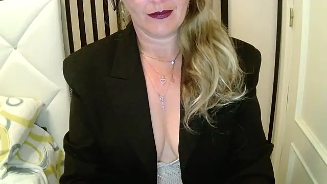 xxNoeliaxx online show from January 17, 8:00 am