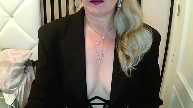 xxNoeliaxx online show from January 13, 8:18 am