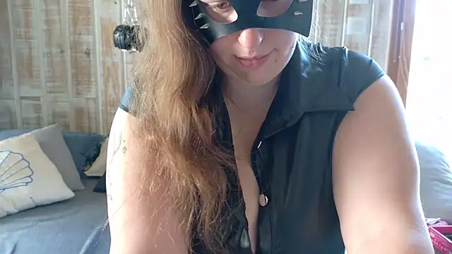 FrancaiseLynne online show from May 1, 8:17 am