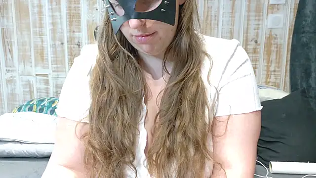 FrancaiseLynne online show from May 2, 9:34 am